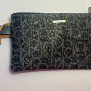 New Calvin Klein Women's Lg
Monogram Black Belt Bag/Fanny Pack. Removable Bag.